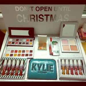 Kylie Holiday Kit